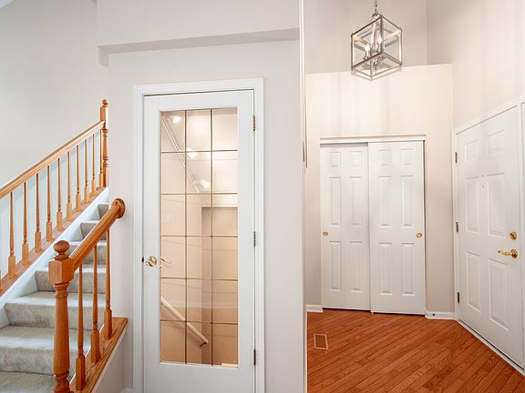4th image of 215 Wildflower Ln