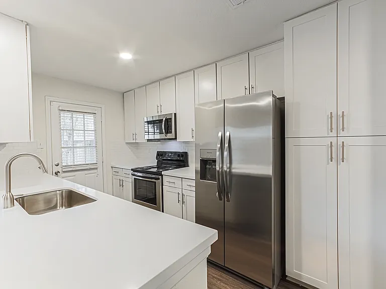 Roundhill Townhomes — Photo 8