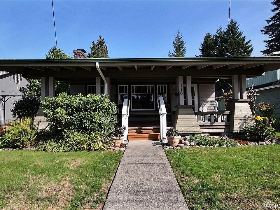 Beautiful Craftsman home located in an adorable neighborhood!