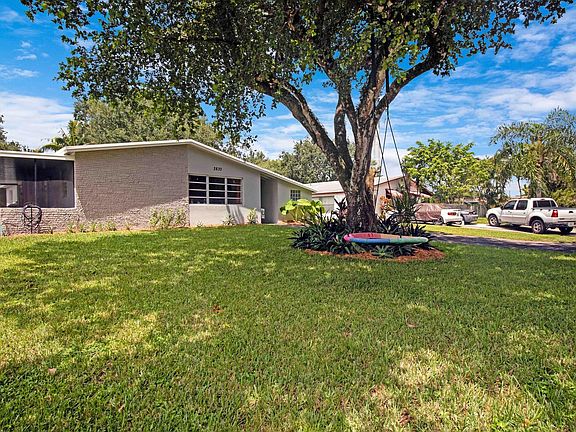 3rd image of 2830 N 62nd Avenue