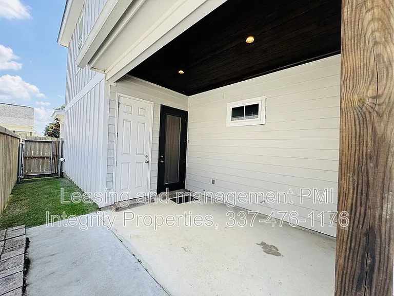 113 Oak Village Dr — Photo 32