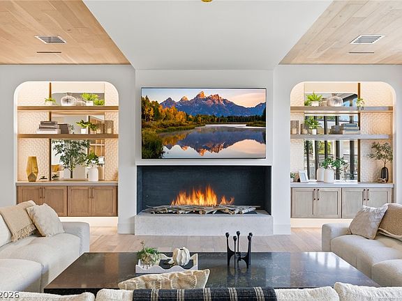 3rd image of 2401 Driftwood Dr