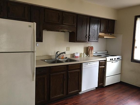 3rd image of 100 N 8th St APT D