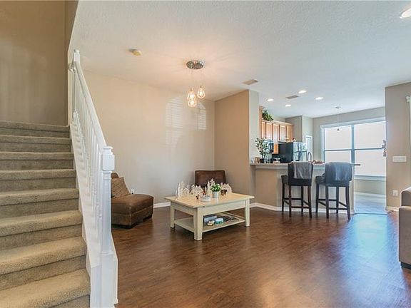 4th image of 2049 Park Crescent Dr