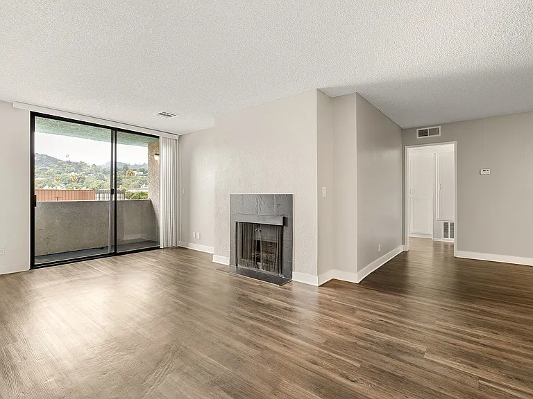 4250 Coldwater Canyon — Photo 2