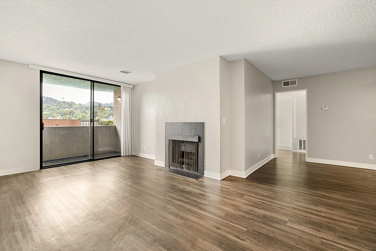Building Photo - 4250 Coldwater Canyon