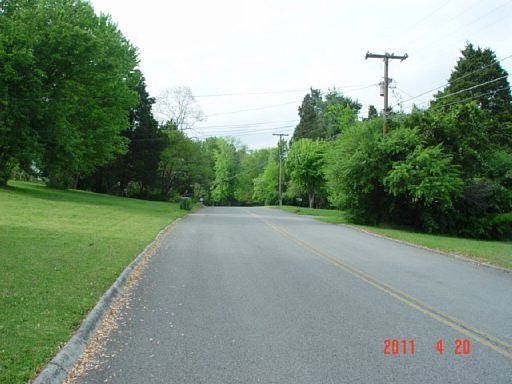 4th image of 8908 Carlton Cir