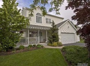 23 McGovern Dr, Melville, NY 11747
