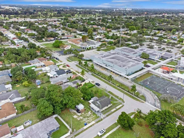 2700 Plunkett Street, Hollywood, FL 33020