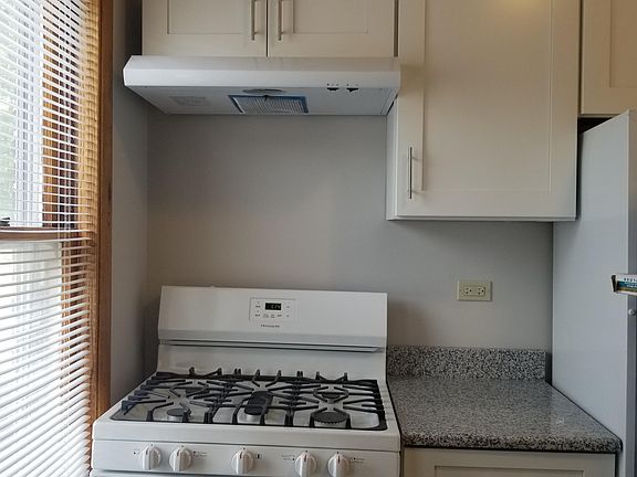 4th image of 3554 N Lockwood Ave #2