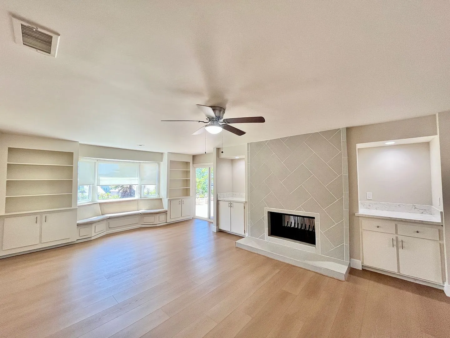 4BR 3BA House in Poway - Large Yard, AC, Washer/Dryer, 2 Car Garage, Pet Friendly — Photo 4