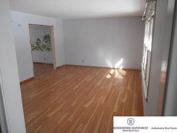 2nd image of 552 S 122nd St