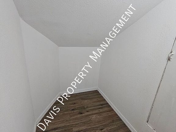 4th image of 2608 Saint Albans Dr
