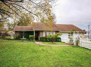 1319 E Walnut St, Cushing, OK 74023