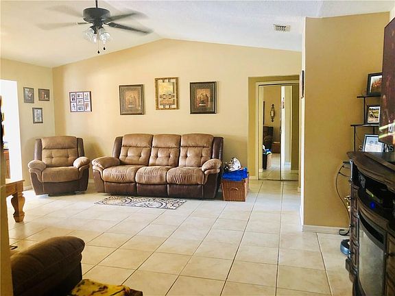 3rd image of 824 Whisper Lake Ct