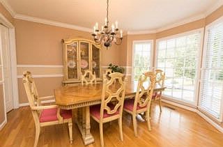 5th image of 2155 Woodledge Dr