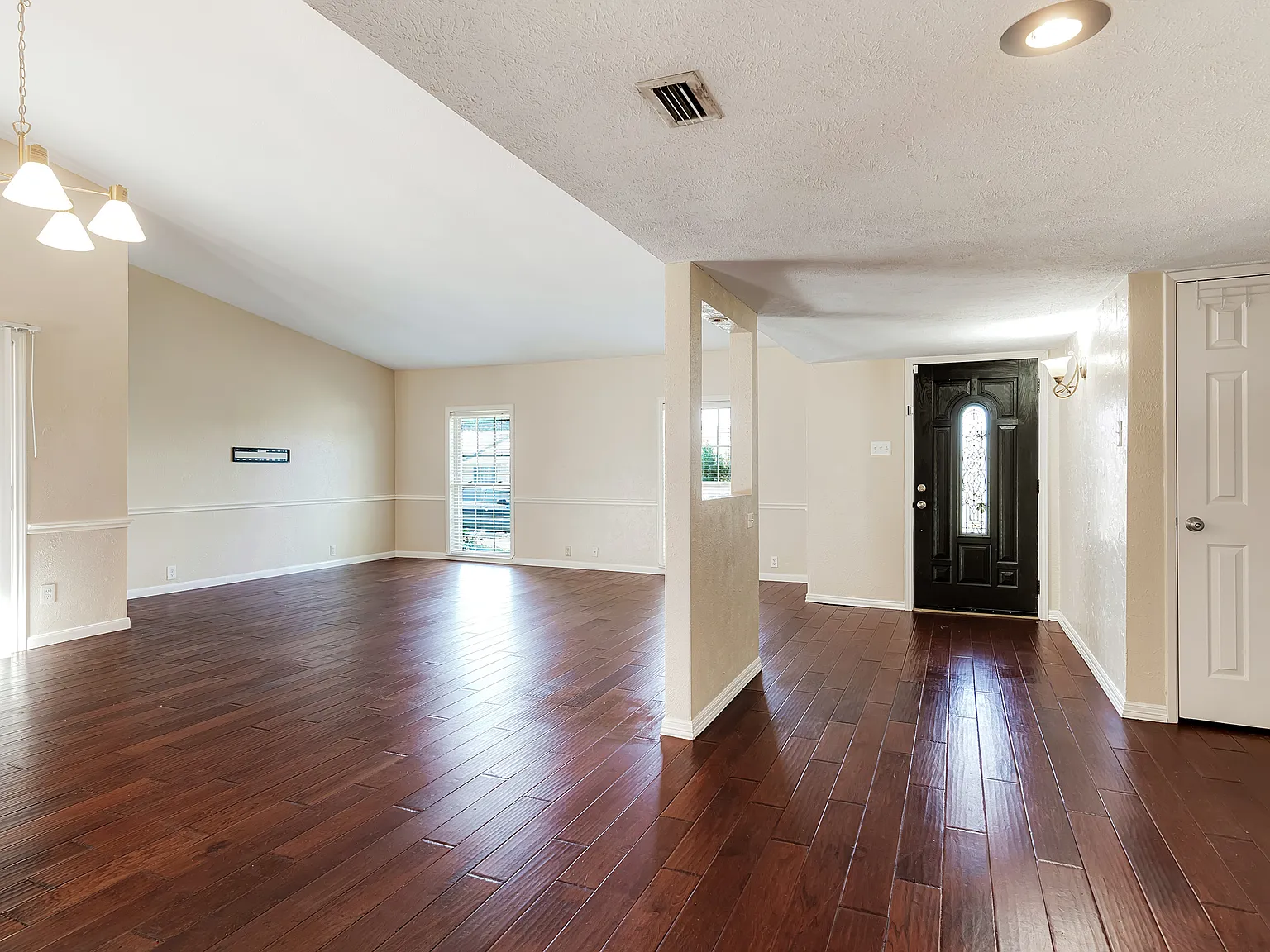 3 bed, 2155 sqft, $2,500 — Photo 4
