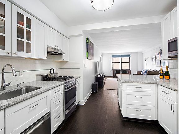 2nd image of 60 E 9th St APT 517