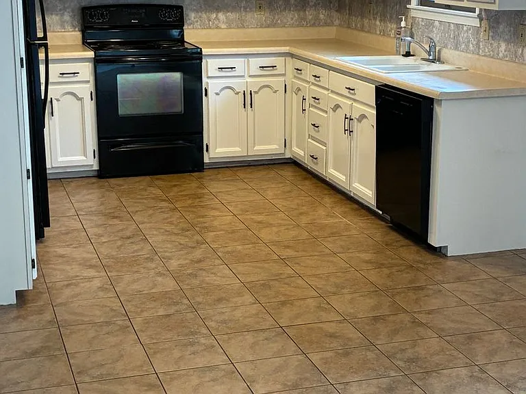 1823 Cedar Ridge Rd — Photo 3