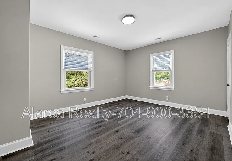 2322 Belfast Dr — Photo 10