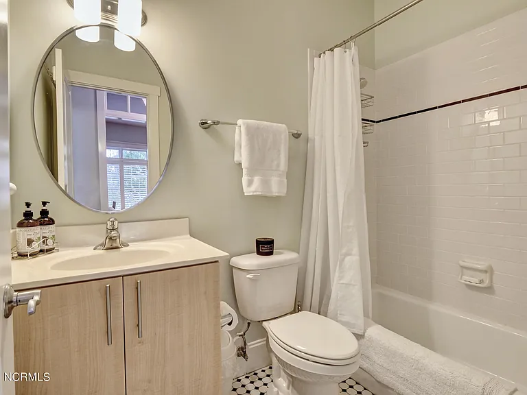 715 N 4th St #302 — Photo 26
