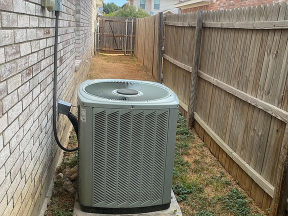 4th image of 2318 Kingsway Dr