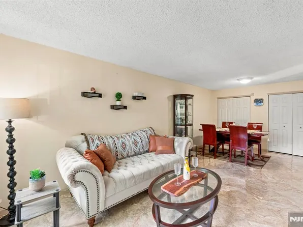1338 Lavender Ct, Mahwah, NJ 07430