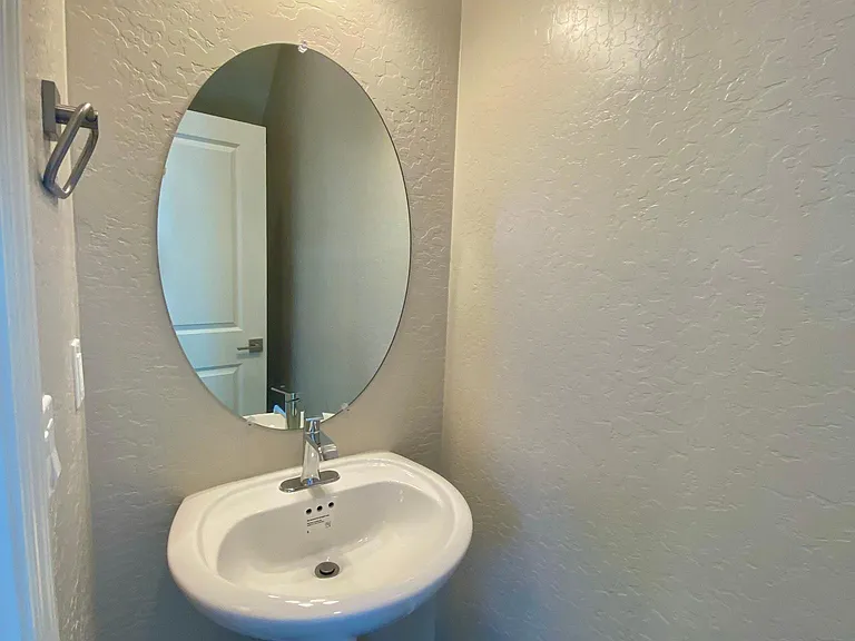 1102 Royalty Way W — Photo 10