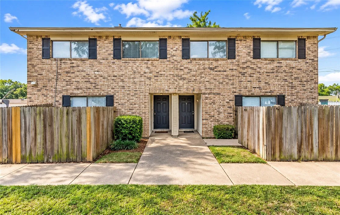 2 bed, 800 sqft, $900 — Photo 1