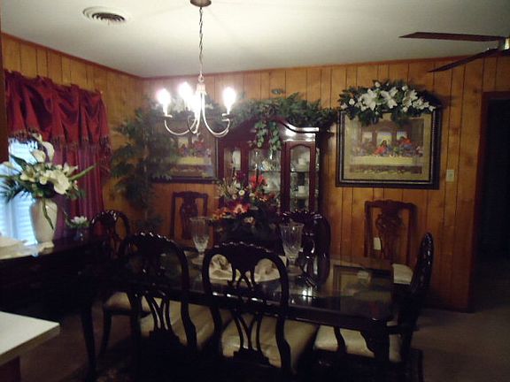 5th image of 208 Gordon Dr