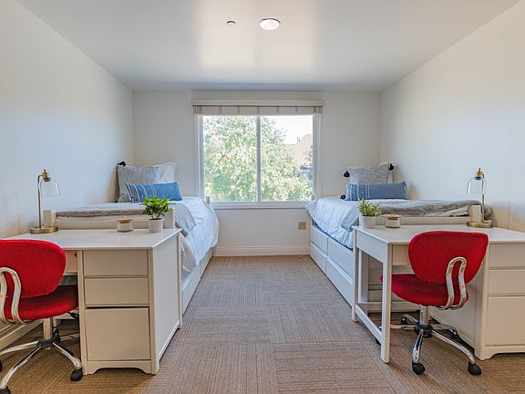 2nd image of 729 W 28th St #2