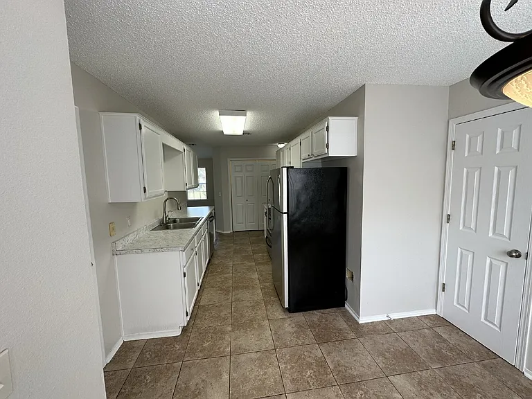 1306 Crescent St — Photo 9