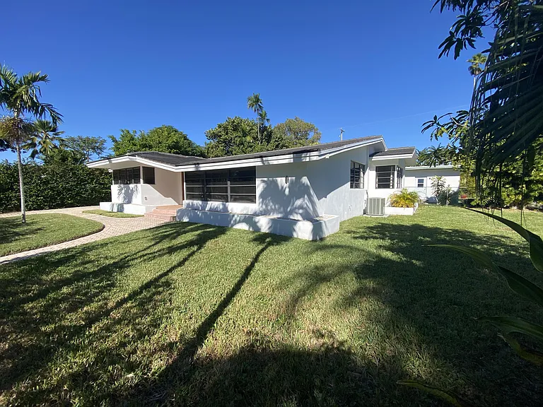 1101 Bay Dr — Photo 34