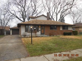 8900 Saratoga Dr, Bridgeview, IL 60455