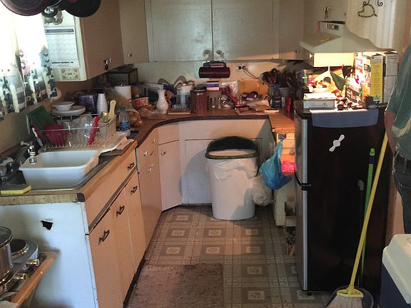 3rd image of 6578 Putnam Dr