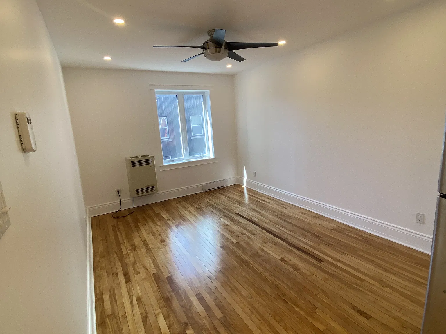 Studio, 300 sqft, $1,395 — Photo 4
