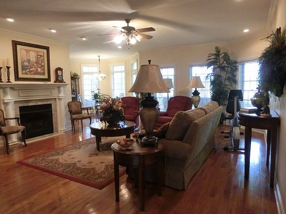 5th image of 75 Dogwood Ln
