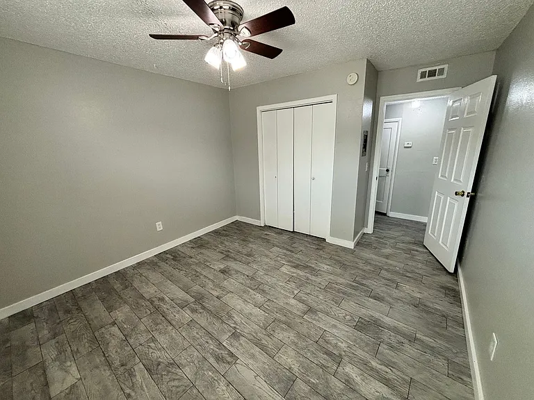 320 E Edwards St #12 — Photo 7
