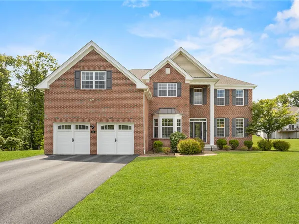 32 W Tilden Place, Hopewell Junction, NY 12533