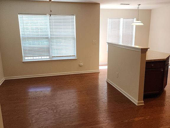 5th image of 202 Blue Robin Way