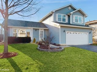 485 Cimarron Dr E, Aurora, IL 60504