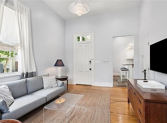 4th image of 6222 Laurel St APT 1
