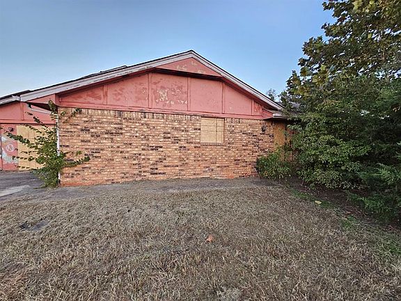 4th image of 42702 Stout Dr
