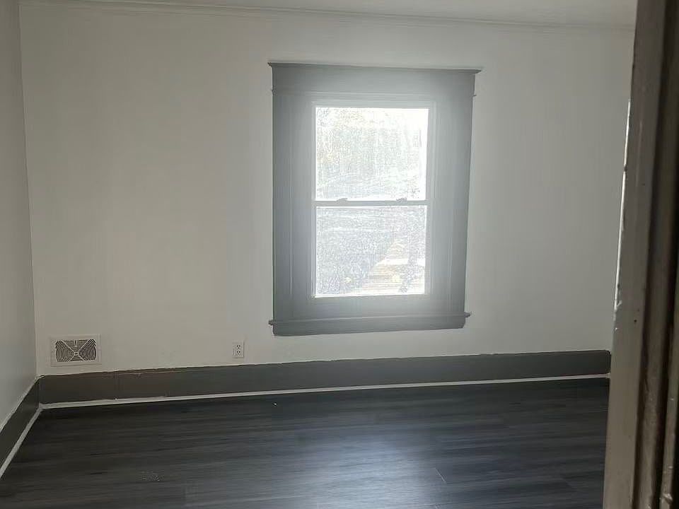 Building Photo 3