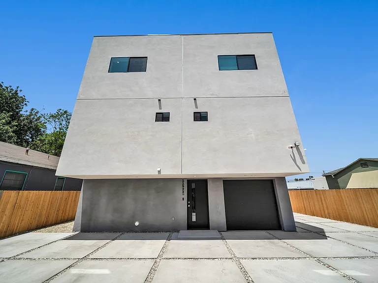 11522 Emelita Property LLC — Photo 9
