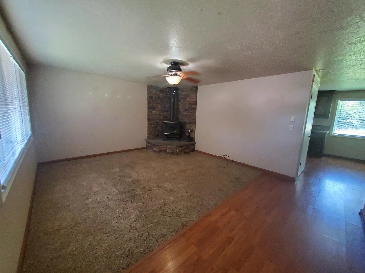 3 bed, $1,420 — Photo 2