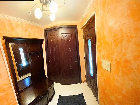 5th image of 2039 E 59th St Floor 1