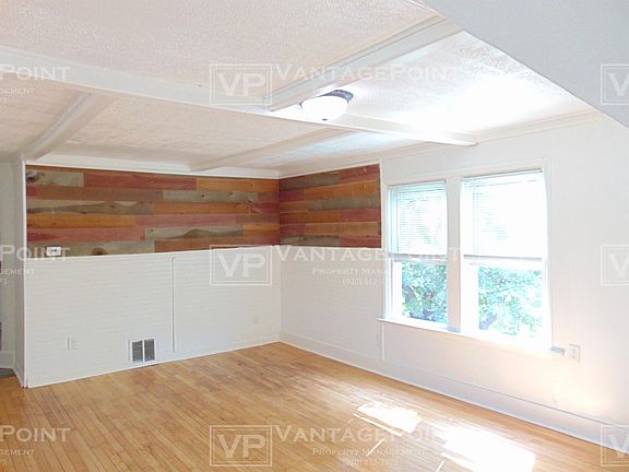 3rd image of 607 S Oakland Ave