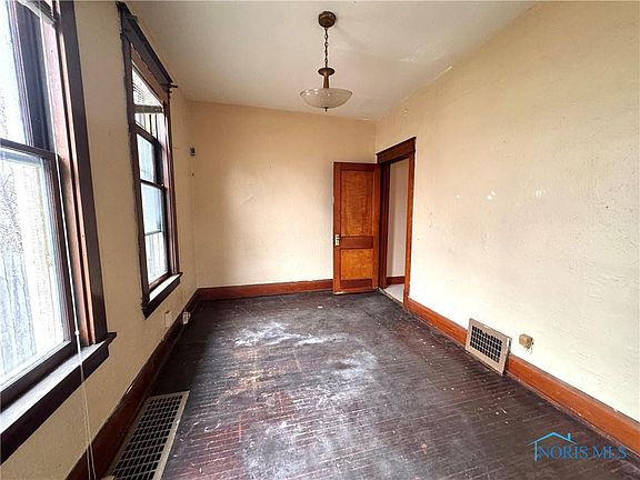 4th image of 262 Walbridge Ave