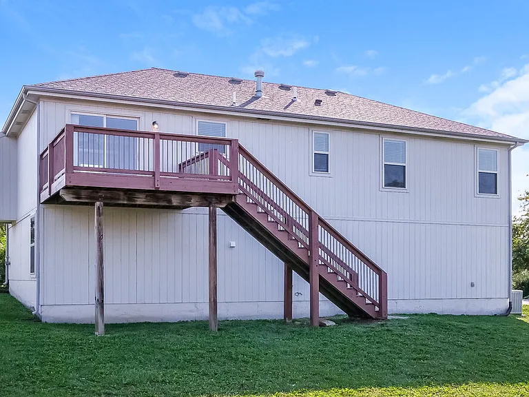 704 Fall Creek Cir — Photo 16